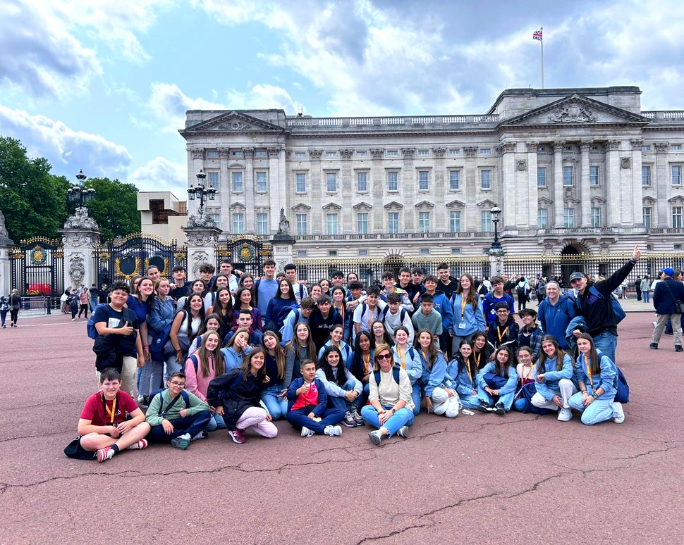 Grupo BEDA Week frente al palacio de Buckingham, en Londres